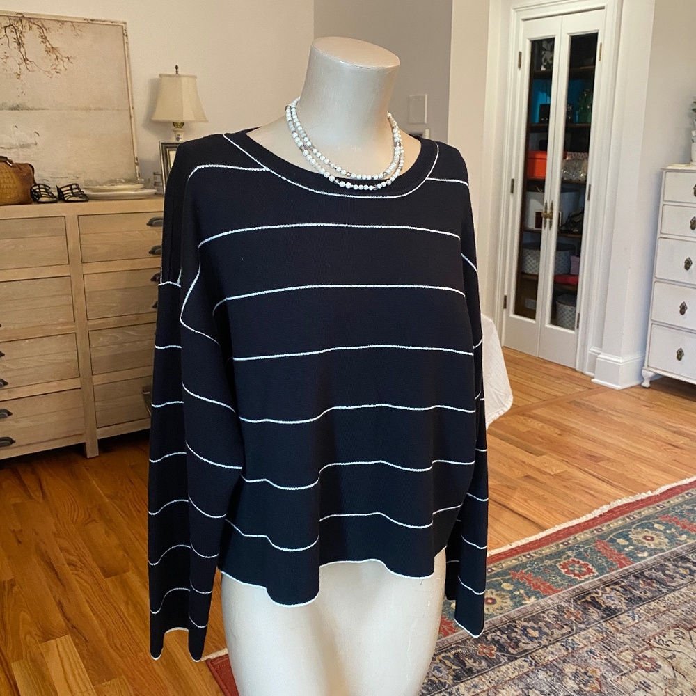 BRAND NEW MAX STUDIO BLACK & WHITE SWEATER - Size S